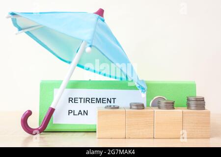 Dossier pièces sur blocs avec plan de retraite et parapluie Banque D'Images