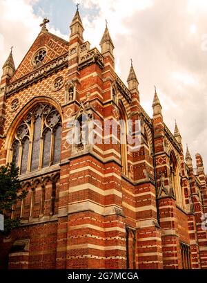 Keble College, Oxford, vu de Parks Road; conçu par William Butterfield en brique polychrome néo-gothique en 1870, nommé d'après John Keble Banque D'Images