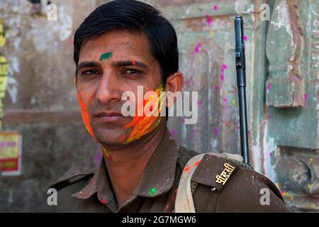 Festival de Lathmar Holi, début de Holi, villages de Barsana-Nandgaon, Uttar Pradesh, Inde Banque D'Images