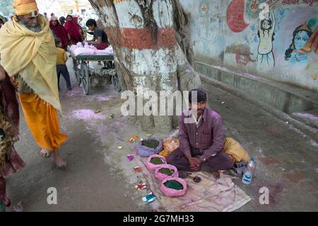 Festival de Lathmar Holi, début de Holi, villages de Barsana-Nandgaon, Uttar Pradesh, Inde Banque D'Images