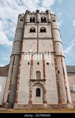 Cathédrale de Münstermaifeld, Rhénanie-Palatinat, Allemagne. Église médiévale Saint-Martin et Saint-Severus de la fin de l'époque romane, début de la période gothique. Banque D'Images