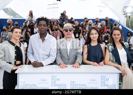 Noemie Merlant, Lucie Zhang, Jacques Audiard, Makita Samba, Jehnny Beth participant au 13ème Photocall de Paris dans le cadre du 74ème Festival International du film de Cannes, France, le 15 juillet 2021. Photo d'Aurore Marechal/ABACAPRESS.COM Banque D'Images