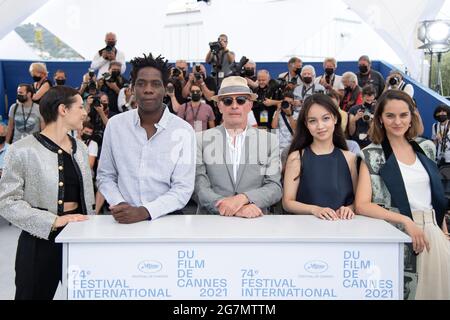 Noemie Merlant, Lucie Zhang, Jacques Audiard, Makita Samba, Jehnny Beth participant au 13ème Photocall de Paris dans le cadre du 74ème Festival International du film de Cannes, France, le 15 juillet 2021. Photo d'Aurore Marechal/ABACAPRESS.COM Banque D'Images