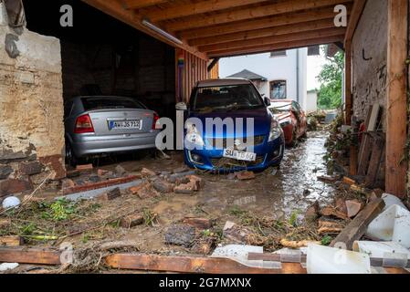 Schuld, Allemagne. 15 juillet 2021. Destruction dans le village du district d'Ahrweiler après la tempête de haute eau. Au moins six maisons ont été détruites par les inondations. Credit: Harald Tittel/dpa/Alay Live News Banque D'Images