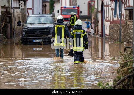 Schuld, Allemagne. 15 juillet 2021. Destruction dans le village du district d'Ahrweiler après la tempête de haute eau. Au moins six maisons ont été détruites par les inondations. Credit: Harald Tittel/dpa/Alay Live News Banque D'Images