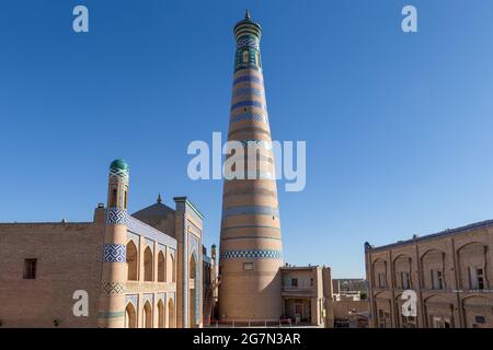 Complexe Islam Khoja : mosquée et minaret, Khiva, Ouzbékistan Banque D'Images