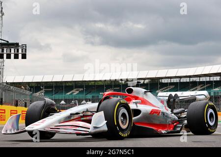 Silverstone, Royaume-Uni. 15 juillet 2021. Lancement de la voiture 2022. 15.07.2021. Championnat du monde de Formule 1, Rd 10, Grand Prix de Grande-Bretagne, Silverstone, Angleterre, Journée de préparation. Le crédit photo doit être lu : images XPB/Press Association. Crédit : XPB Images Ltd/Alamy Live News Banque D'Images