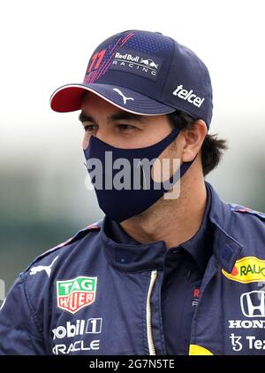 Sergio Perez, de Red Bull Racing, devant le Grand Prix britannique de Silverstone, à Towcester. Date de la photo : jeudi 15 juillet 2021. Banque D'Images