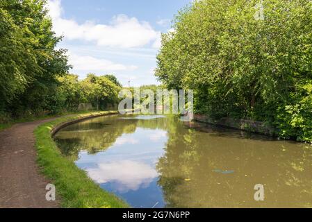 Le canal Dudley traversant Netherton, Dudley, Black Country et West Midlands Banque D'Images