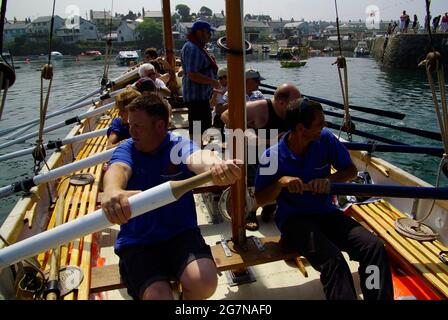 Aviron ancien canot de sauvetage de Cemaes Bay. Charles Henry Ashley. Banque D'Images