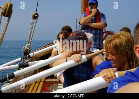 Aviron ancien canot de sauvetage de Cemaes Bay. Charles Henry Ashley. Banque D'Images