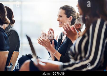 Des employés heureux font de votre entreprise une entreprise prospère Banque D'Images