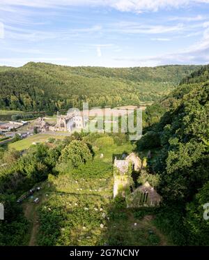 La coquille crépieuse de l'église Sainte-Marie à Tintern, au pays de Galles Banque D'Images