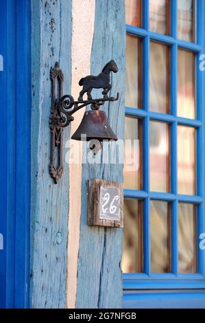 FRANCE. NORMANDIE. CALVADOS (14). BEAUMONT-EN-AUGE. LE VILLAGE A ENCORE BEAUCOUP DE MAISONS TRADIONNAL. Banque D'Images