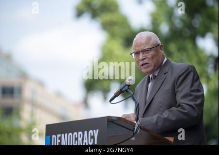 Washington, États-Unis. 15 juillet 2021. Lee Saunders, président de la Fédération américaine des employés d'État, de comté et de municipalité, s'exprime lors d'une conférence de presse avec les dirigeants de l'AFL-CIO pour discuter des questions relatives à l'injustice raciale dans le cadre du droit de vote et de l'autonomisation des travailleurs, à Washington, DC., le jeudi 15 juillet, 2021. Photo de Bonnie Cash/UPI crédit: UPI/Alay Live News Banque D'Images