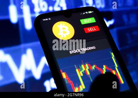 Brésil. 15 juillet 2021. Dans cette illustration, le logo Bitcoin vu sur un écran de smartphone avec bourse. (Photo de Rafael Henrique/SOPA Images/Sipa USA) crédit: SIPA USA/Alay Live News Banque D'Images