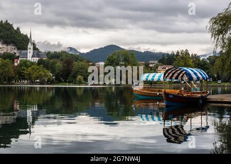 Bled, Slovénie - 11 septembre 2017 : vue sur l'église Saint-Martin sur le lac Bled, Slovénie Banque D'Images