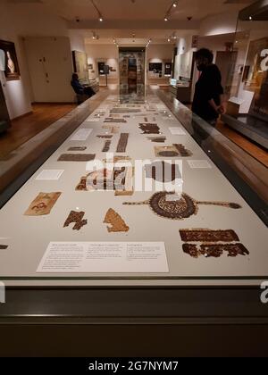 Objets exposés au musée Ashmolean d'Oxford, en Angleterre. L’Ashmolean est le musée d’art et d’archéologie de l’Université d’Oxford, fondé en 1683. Ses collections mondialement connues vont des momies égyptiennes à l'art contemporain, racontant des histoires humaines à travers les cultures et le temps. Royaume-Uni. Banque D'Images