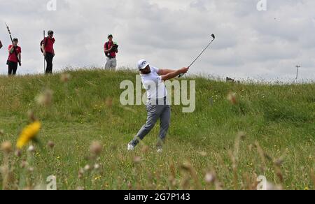 Sandwich, Royaume-Uni. 15 juillet 2021. Jon Rahm, d'Espagne, est sorti du brut le premier jour du championnat de golf ouvert au Royal St George's à Sandwich, Kent, le jeudi 15 juillet 2021. Photo de Hugo Philpott/UPI crédit: UPI/Alay Live News Banque D'Images