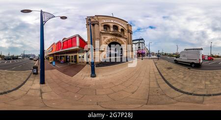 Vue panoramique à 360° de Great Yarmouth, Norfolk, Royaume-Uni – juillet 2021. Vue sur le front de mer et l'impressionnant bâtiment Emporium