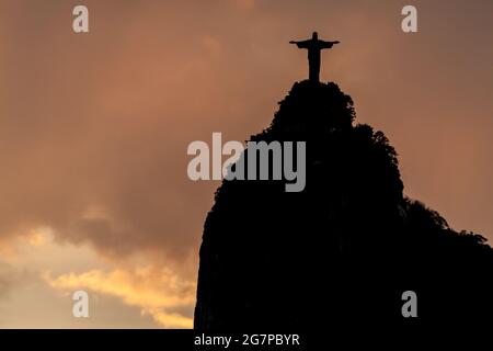 Silhouette du Christ statue du Rédempteur, Corcovado, Rio de Janeiro, Brésil Banque D'Images