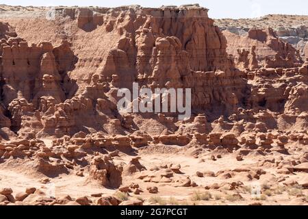 Formations rocheuses de hoodoo en forme de champignon étranges dans le parc national de Goblin Valley, Utah Banque D'Images