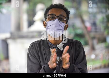 Addis-Abeba, Éthiopie. 30 juin 2021. Tariku Hussen, un patient qui a subi une greffe de cornée à la Banque d'oeil d'Éthiopie, parle lors d'une interview avec Xinhua à Addis-Abeba, en Éthiopie, le 30 juin 2021. La Banque de l'oeil d'Ethiopie, l'une des premières banques de l'oeil de l'Afrique, donne des secours à des milliers de personnes qui sont incapables de voir en raison de dommages sur la cornée -- une partie de fenêtre-comme d'un oeil qui aide quelqu'un à voir clairement. Credit: Michael Tewelde/Xinhua/Alay Live News Banque D'Images