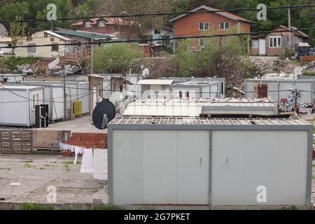 Photo d'un taudis dans le district de Kijevo de Belgrade, fait de maisons modulaires préfabriquées. Elle est principalement habitée par la communauté rom, l'une des plus pauvres Banque D'Images