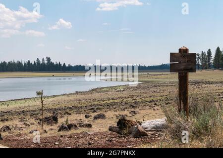 Le réservoir Thompson, dans le comté de Lake, en Oregon, se trouve à de faibles niveaux durant la sécheresse extrême. Banque D'Images