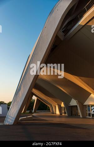 La photo montre un détail du stade d'athlétisme conçu par Masachika Murata dans le parc olympique de Komazawa, Tokyo, le 10 juin 2021. Le parc a été construit pour les Jeux Olympiques de Tokyo en 1964, photo de Robert Gilhooly Banque D'Images