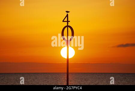 Portobello, Édimbourg, Écosse, Royaume-Uni. 16 juillet 2021. Beauté du lever du soleil au bord de la mer du Firth of Forth. Température 14 degrés. Crédit : Arch White/Alamy Live News. Banque D'Images