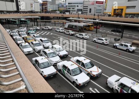 Sendai, Japon - MAI 2018 : ligne de taxis attendant les passagers à la gare JR Sendai Banque D'Images