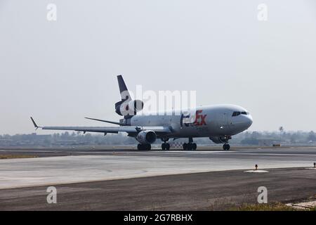 Décollage express FedEx, McDonnell Douglas MD-11F, aéroport de Mumbai, aéroport international Sahar, aéroport international Chhatrapati Shivaji, CSIA, Bombay, Mumbai, Maharashtra, Inde, Asie Banque D'Images