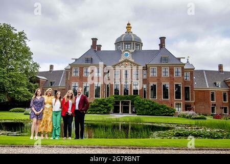 La Haye, pays-Bas. 16 juillet 2021. Le roi Willem-Alexander, la reine Maxima, la princesse Amalia, la princesse Alexia et la princesse Ariane lors de la séance photo d'été au palais de huis Ten Bosch, le 16 juillet 2021. Photo de Robin Utrecht/ABACAPRESS.COM crédit: Abaca Press/Alay Live News Banque D'Images