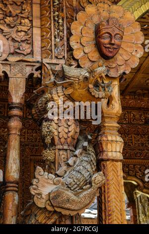 Vues sur le temple hindou de Narayan Nagini dans le village de Kalpa dans l'Himachal Pradesh, Inde. Banque D'Images