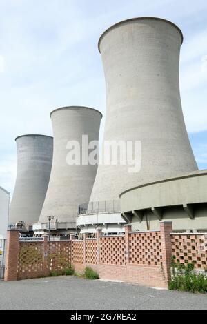 Tour de refroidissement de la centrale géothermique de Larderello, Toscane, Italie Banque D'Images