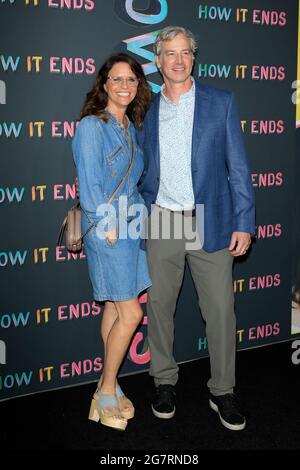 LOS ANGELES - JUL 15: Amy Lantecker, Rob Huebel à la fin DE LA première à NeueHouse Hollywood le 15 juillet 2021 à Los Angeles, CA Banque D'Images