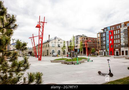 Tallinn, Harjumaa, Estonie-12JUN2021-moderne Port Nowrner dans le district de Kalamaja dans la capitale de l'Estonie. Site touristique populaire. Banque D'Images