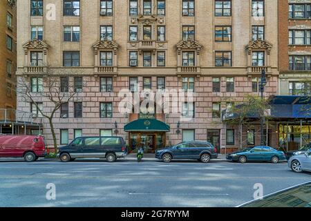 12 West 72nd Street, l'Oliver Cromwell, a été conçu par Emery Roth et construit en 1927. Banque D'Images