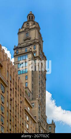 12 West 72nd Street, l'Oliver Cromwell, a été conçu par Emery Roth et construit en 1927. Banque D'Images