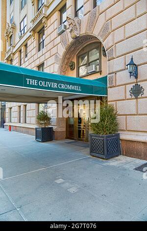 12 West 72nd Street, l'Oliver Cromwell, a été conçu par Emery Roth et construit en 1927. Banque D'Images