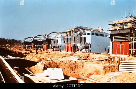 15 juin 1975, Union soviétique, Talnoje : sur le chantier de construction autour de la station de compression Talnoje. La ligne Druzhba était un projet de jeunesse central de la Jeunesse allemande libre (FDJ) dans les années 1970. La section de construction de la RDA a fait 550 kilomètres de long, sur un total de 2,750 kilomètres. Date exacte de la photo inconnue. La photo a été numérisée à partir de la diapositive d'origine. Photo: Sammlung Heinz/dpa-Zentralbild/ZB Banque D'Images