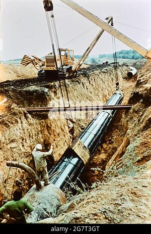 15 juin 1975, Union soviétique, Talnoje : sur le chantier routier près de Talnoje. La ligne Druzhba était un projet de jeunesse central de la Jeunesse allemande libre (FDJ) dans les années 1970. La section de construction de la RDA a fait 550 kilomètres de long, sur un total de 2,750 kilomètres. Date exacte de la photo inconnue. La photo a été numérisée à partir de la diapositive d'origine. Photo: Sammlung Heinz/dpa-Zentralbild/ZB Banque D'Images
