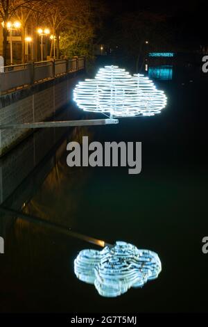 Light Art quot Cumulus quot de nuit, Lippstadt, Westphalie, Rhénanie-du-Nord-Westphalie, Allemagne, Europe Banque D'Images