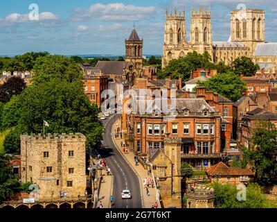 Vue aérienne de Museum Street, avec York Minster, York, Royaume-Uni Banque D'Images