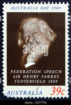 AUSTRALIE - VERS 1989 : un timbre imprimé en Australie montre Sir Henry Parkes, avocat de la fédération des six colonies, vers 1989 Banque D'Images