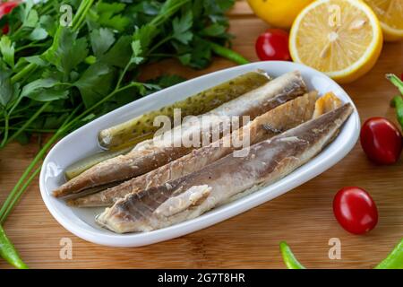 Filet de maquereau sur fond de bois. Plats de fruits de mer Banque D'Images