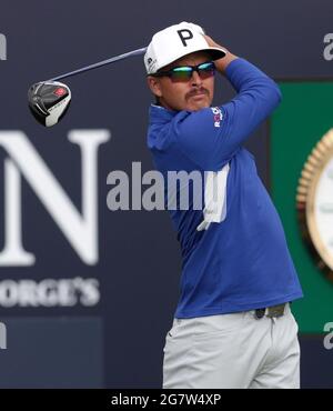 Kent, Royaume-Uni. 16 juillet 2021 ; Royal St Georges Golf Club, Sandwich, Kent, Angleterre ; The Open Championship Tour Golf, deuxième jour ; Ricky Fowler (Etats-Unis) atteint son tee shot du 1er tee Credit: Action plus Sports Images/Alay Live News Banque D'Images