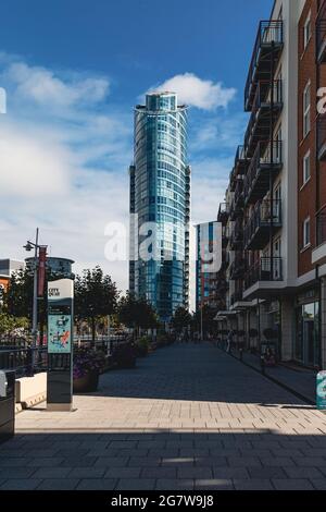 Gunwharf quais à portsmouth vers East Side Plaza Banque D'Images