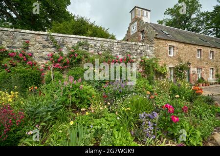 Belle frontière herbacée près de la Maison de l'horloge Cottage à la Maison de Mellersin près de Gordon dans les frontières écossaises Banque D'Images